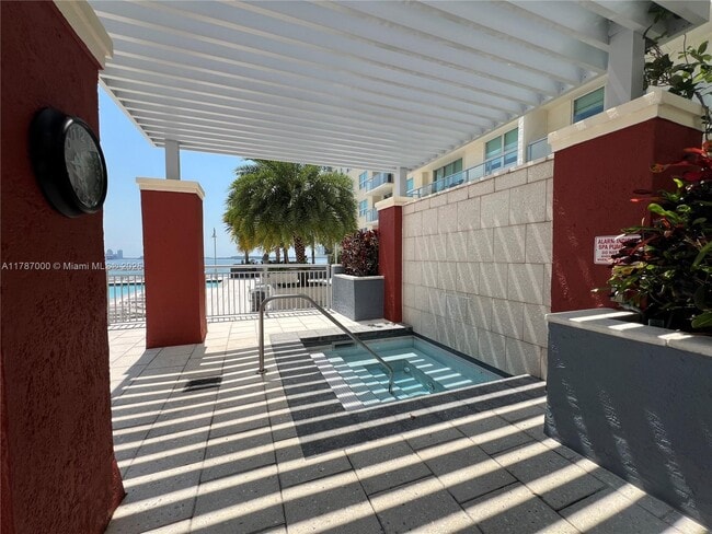 Building Photo - 1155 Brickell Bay Dr