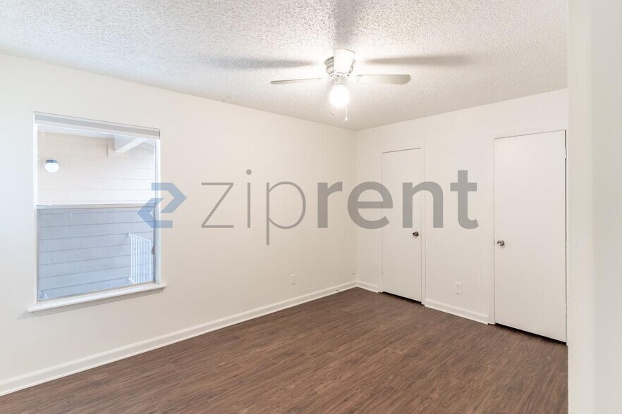 Building Photo - Unit C