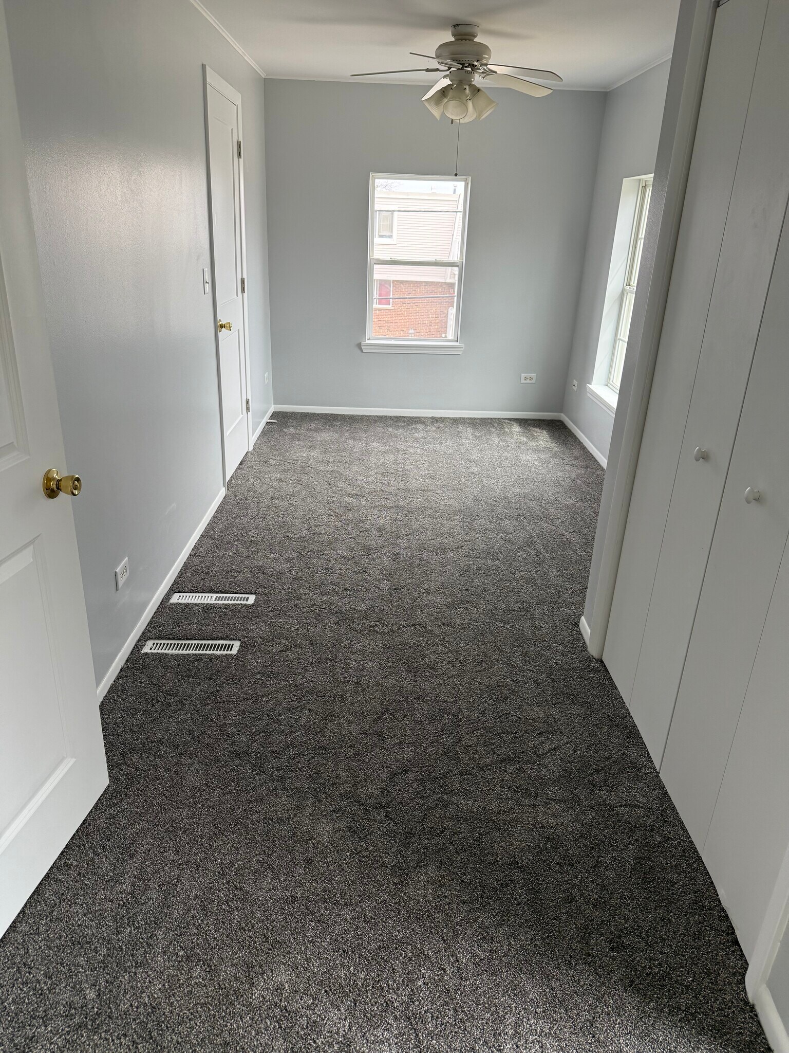 Building Photo - 154 E Mill St