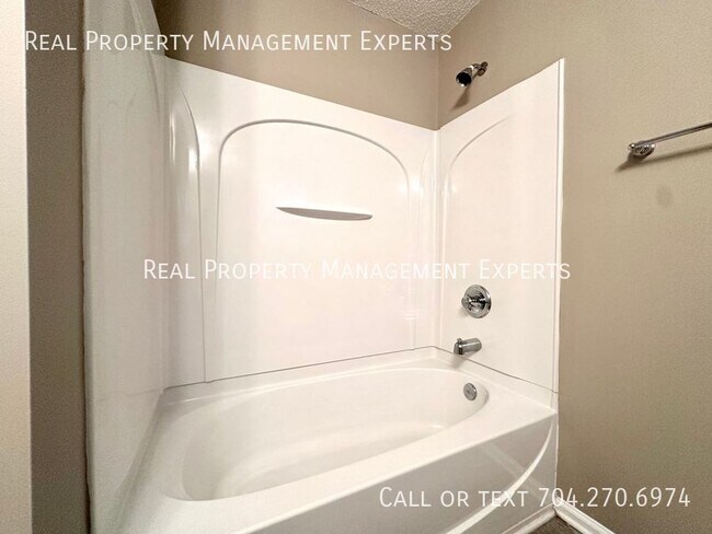 Building Photo - 14034 Pinyon Pine Ln