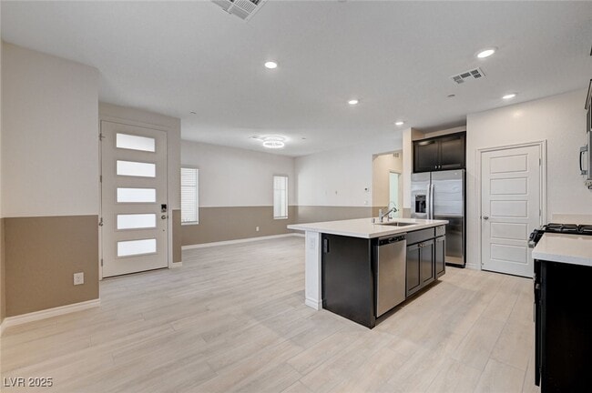 Building Photo - 600 Carriage Hill Dr