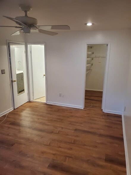 Building Photo - 551 Clubhouse Ct