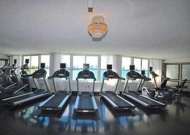 Building Photo - 1100 West Ave