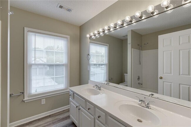 Building Photo - 305 Leatherman Ct