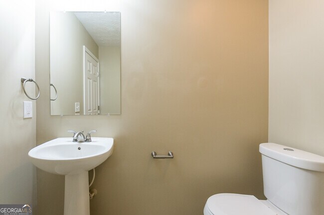 Building Photo - 2791 Groovers Lake Point