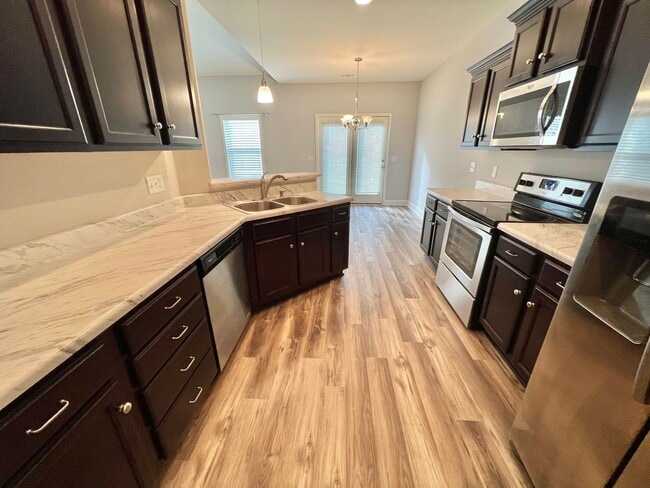 Building Photo - Single Level 3 Bed, 2 Bath Home with 2 Car Garage & Fenced Backyard