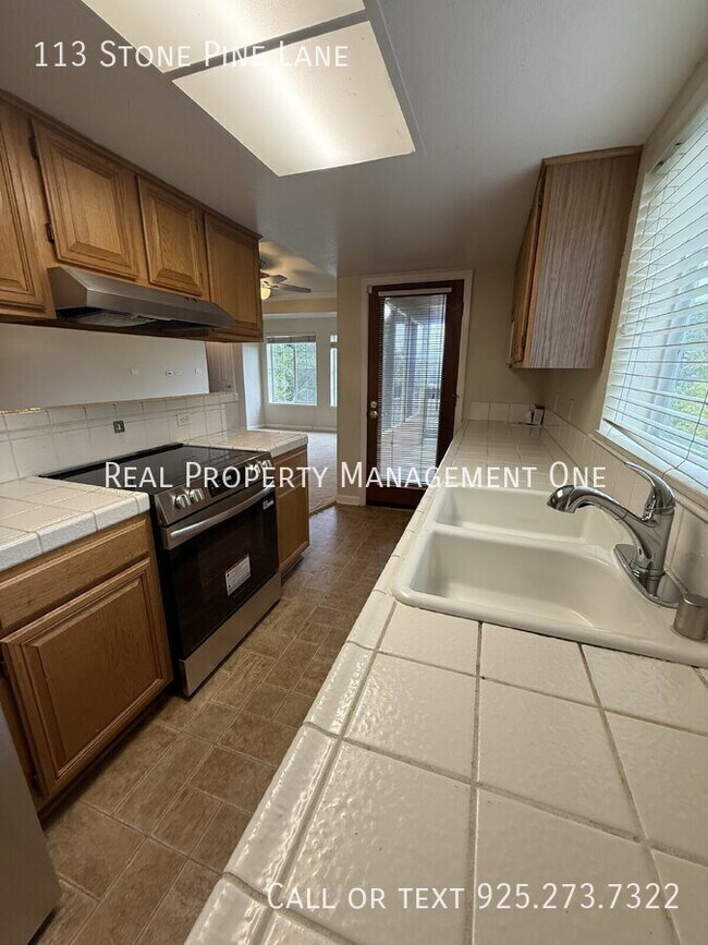Building Photo - 113 Stone Pine Ln