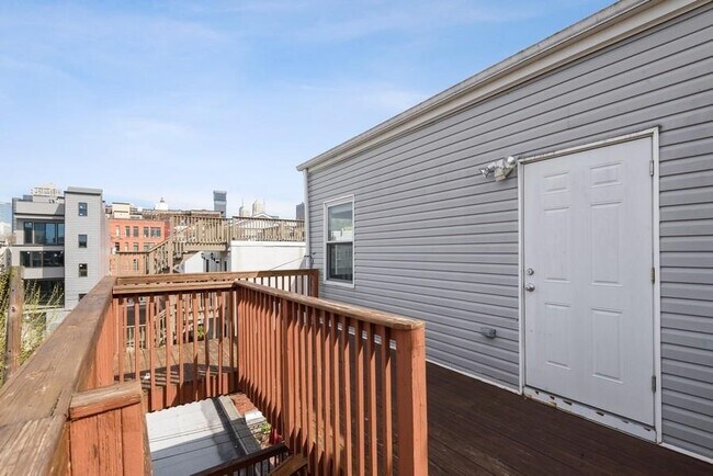 Building Photo - 306 3rd St