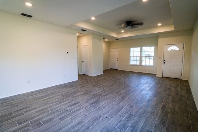 Building Photo - 807 N Polk St