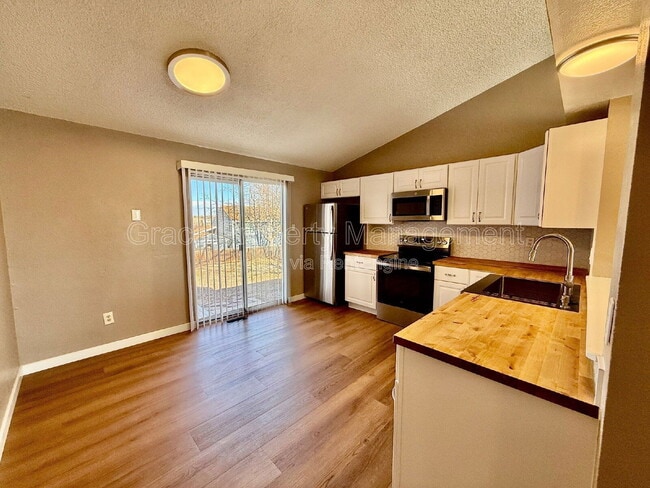 Building Photo - 4463 E 122nd Ct