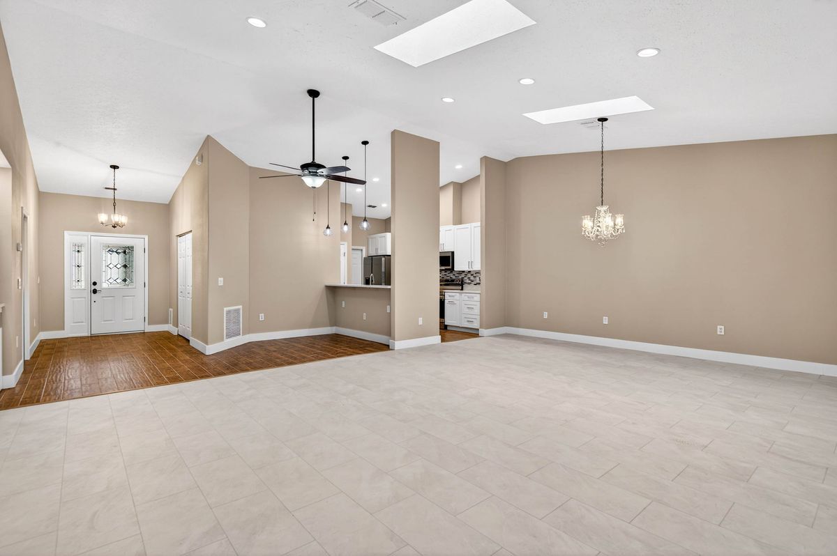 Building Photo - 6535 Brentwood Dr.