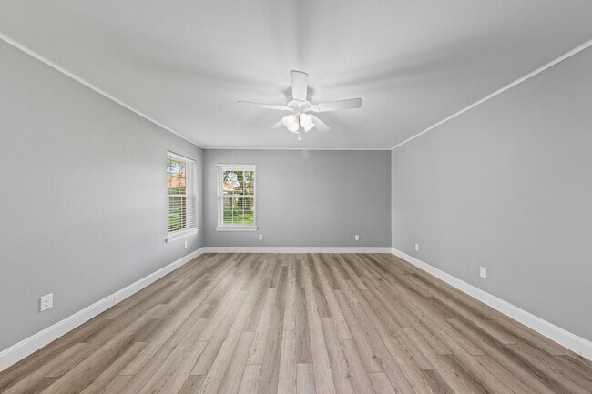 Building Photo - Spacious 4 Bedroom in Bluewater Bay w/ Large POOL!!