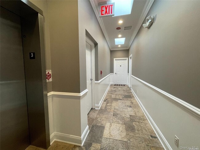 Building Photo - 328A Main St