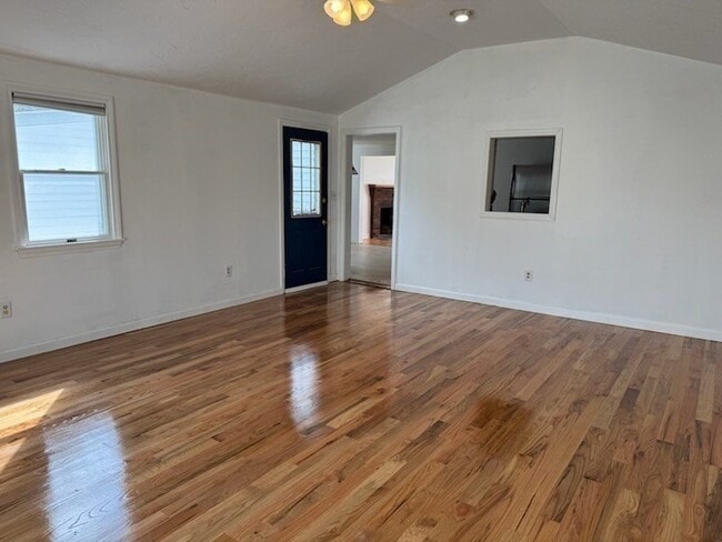 Building Photo - 208 Green St