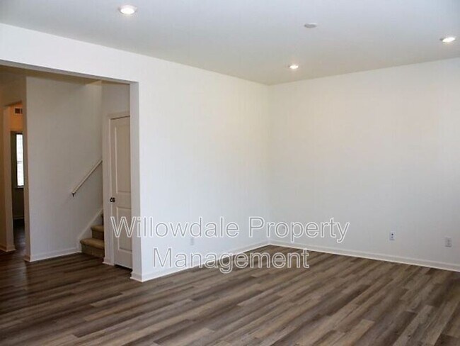 Building Photo - 125 Willow Grove Ln