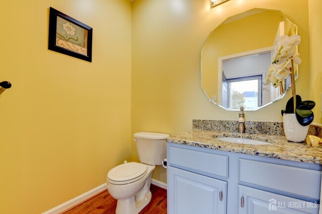 Building Photo - 609 Blossom Cir