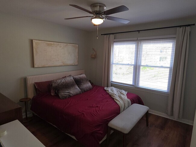 Building Photo - Updated Tosa 2 bedroom townhouse