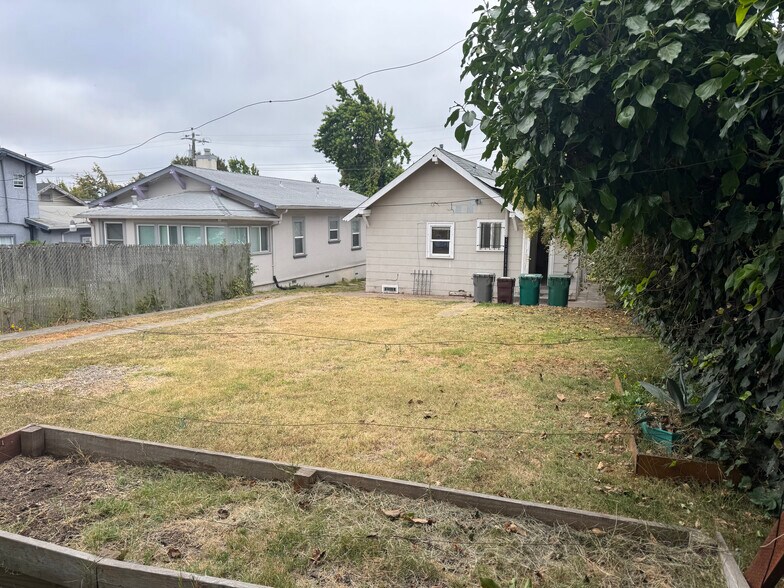 Building Photo - 4056 Santa Rita St