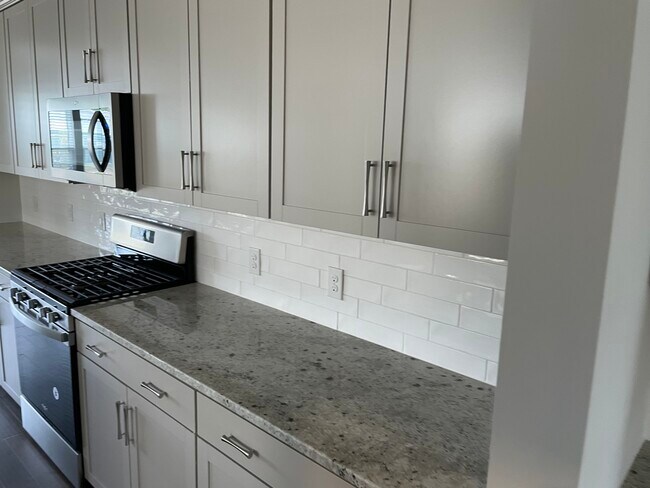 Building Photo - 489 Spring Hollow Dr