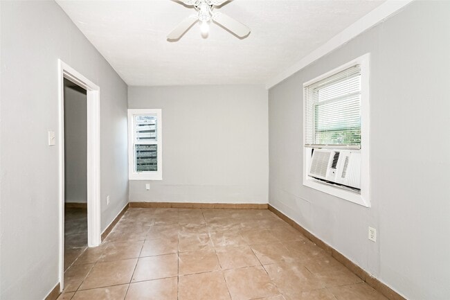 Building Photo - 4610 Schroeder St