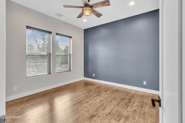 Building Photo - 1584 Majestic Way