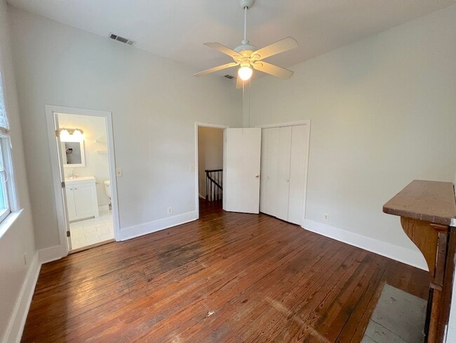 Building Photo - 2 BED | 2.5 BATH | DOWNTOWN LIVING | PRIVATE COURTYARD | WALK TO EVERYTHING