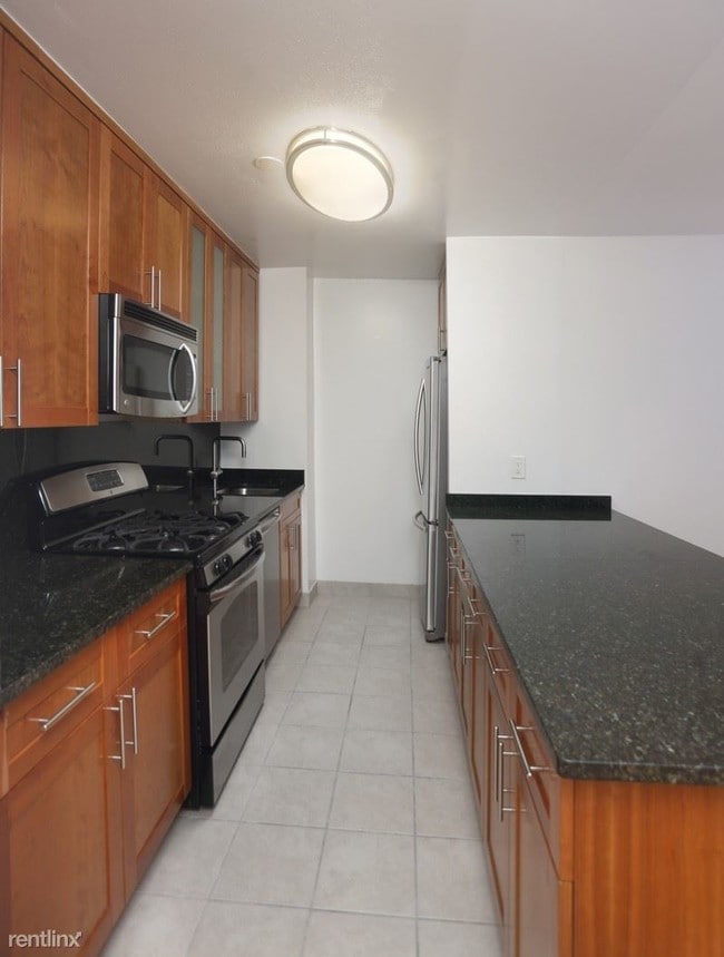Primary Photo - 77 W 15th St