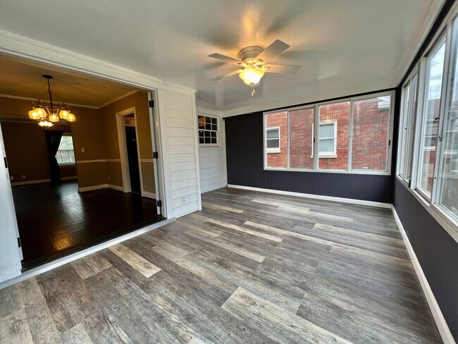 Building Photo - Adorable home located in St. Matthews