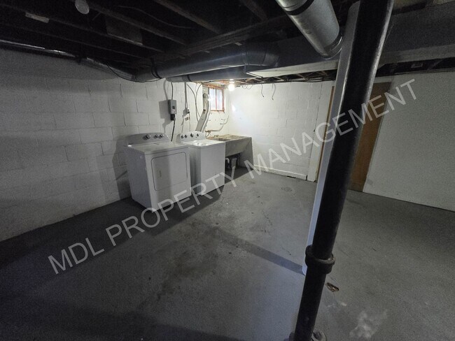 Building Photo - 414 E Haley St