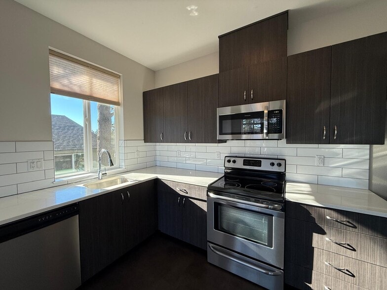 Building Photo - 7300 SW Garden Home Rd