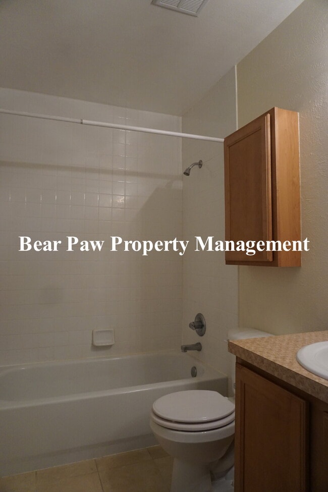 Building Photo - "Penthouse" condo in Evergreen!!