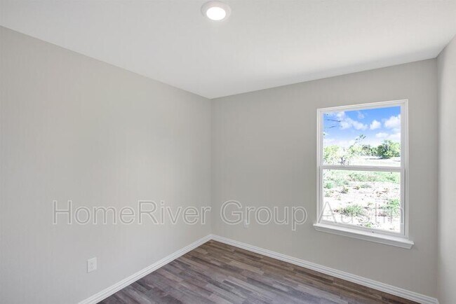 Building Photo - 410 S 12th St