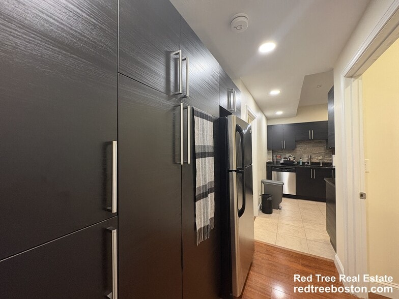 Building Photo - 1203 Beacon St