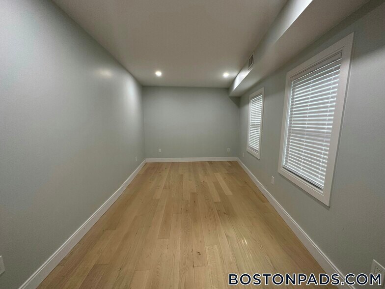 Building Photo - 3 Walley St