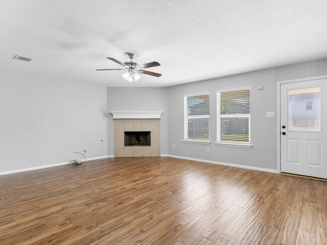 Building Photo - 1023 Santa Fe Ct