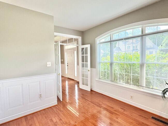 Building Photo - GORGEOUS FORMER MODEL HOME - MINUTES TO QUANTICO