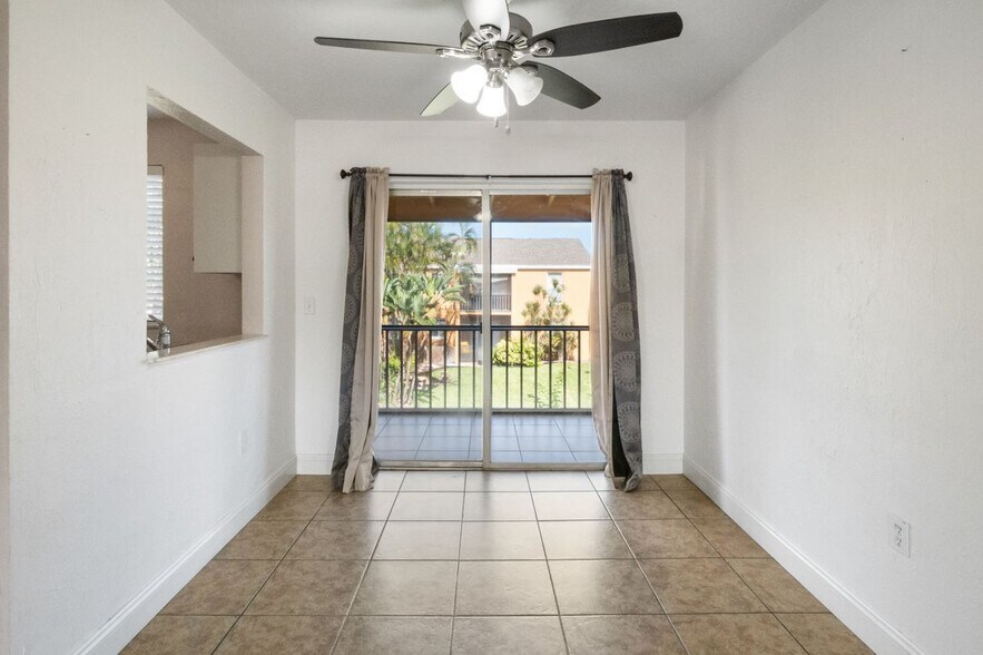 Building Photo - 12630 Kenwood Ln