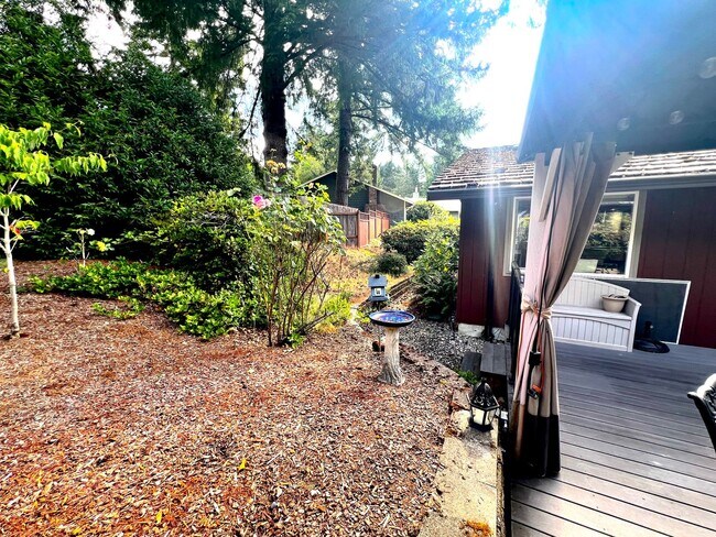 Building Photo - Available Oct. 3rd- Gorgeous Home w/Lots o...