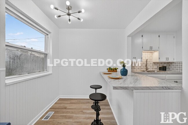 Building Photo - 927 W Northgate Pkwy