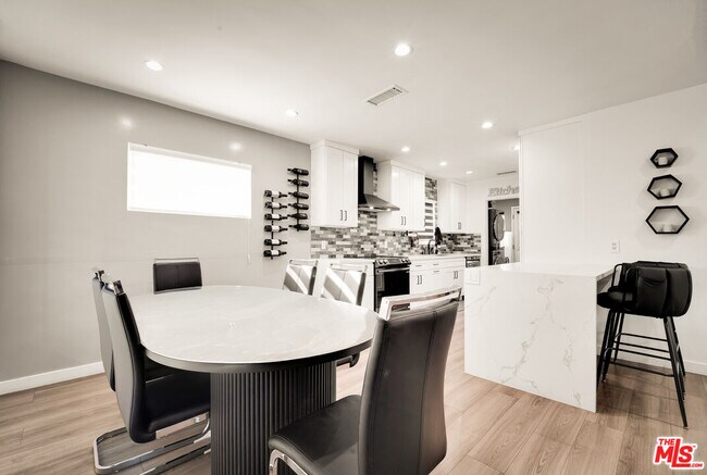 Building Photo - 12827 Sylvan St