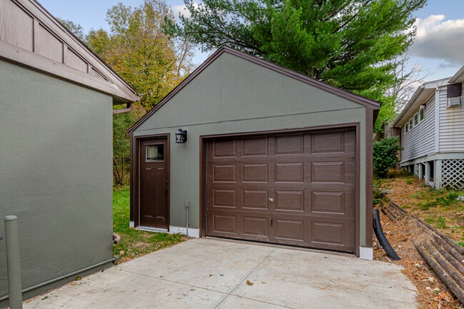 Building Photo - 107 Gwyn Ave