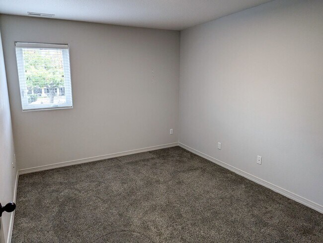 Building Photo - 407-409 Madrona Ave SE