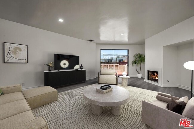 Building Photo - 7301 Vista Del Mar