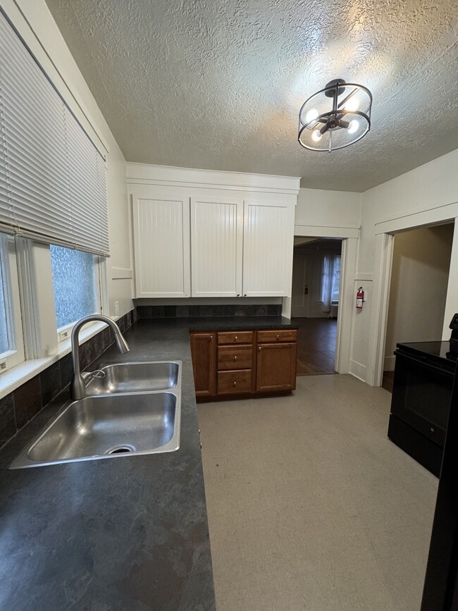 Building Photo - 426 Pueblo St