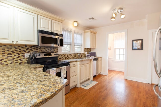 Building Photo - 315 S Orchard St