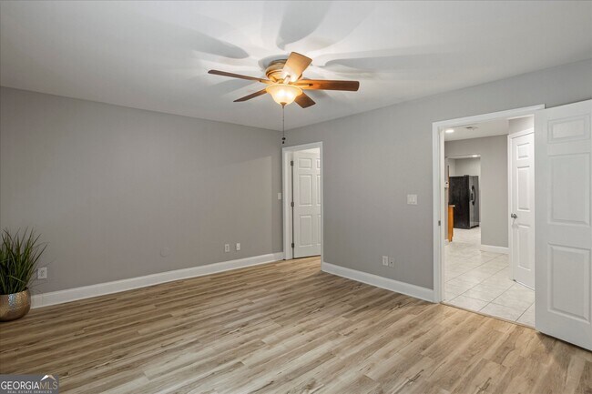 Building Photo - 2115 Julien Overlook