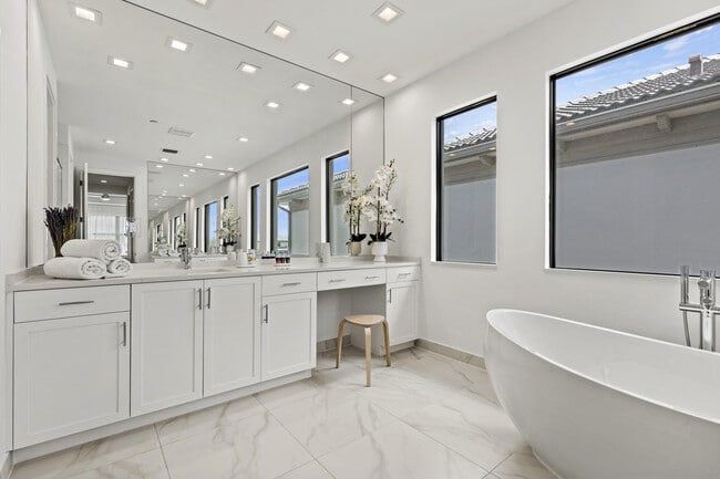 Building Photo - 12884 Wingspan Ct