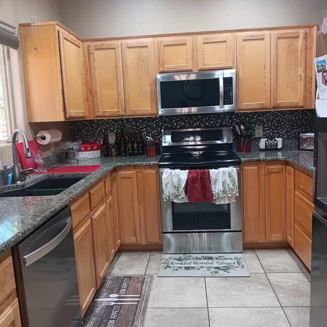 Building Photo - "Spacious 3-Bedroom Duplex Oasis in Hurricane, UT – 2 Full Baths & 1,263 Sq Ft of Comfort!"