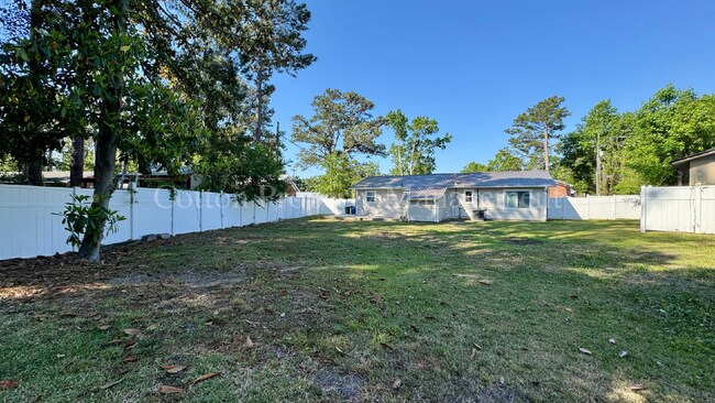 Building Photo - 366 Lullwater Dr