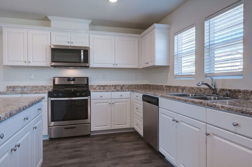 Building Photo - 67459 Rio Madre Dr